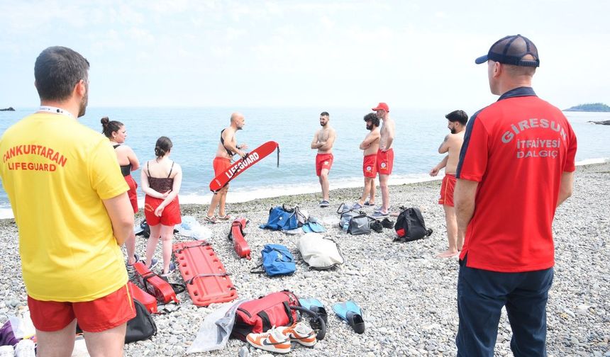 Giresun plajları cankurtaran ekipleriyle güvende