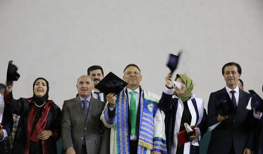Iğdır Üniversitesi'nde mezuniyet coşkusu aşandı