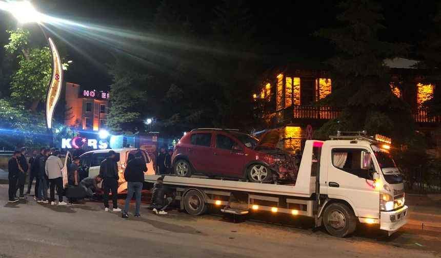 Kars’ta tehlikeli kavşakta bir kaza daha: Vatandaşlar yetkililere seslendi