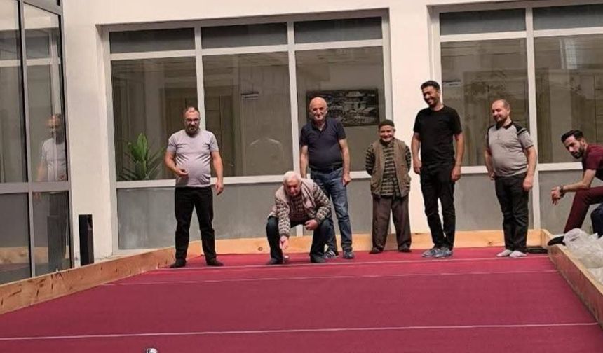 Kars’ta ulu çınarlar Bocce Sahası'nda ter döktü