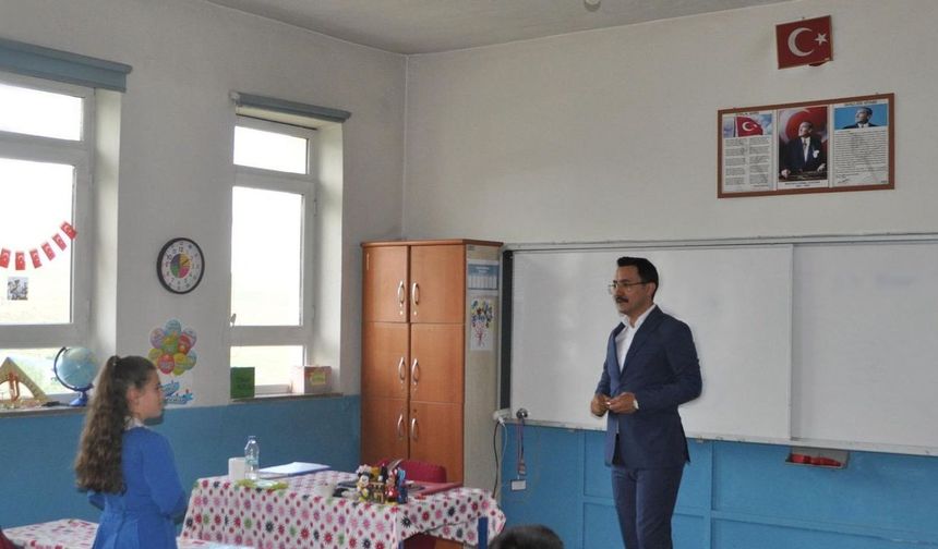 Kaymakam İsmail Demirtaş’tan Sulakbahçe Köyü İlkokuluna ziyaret