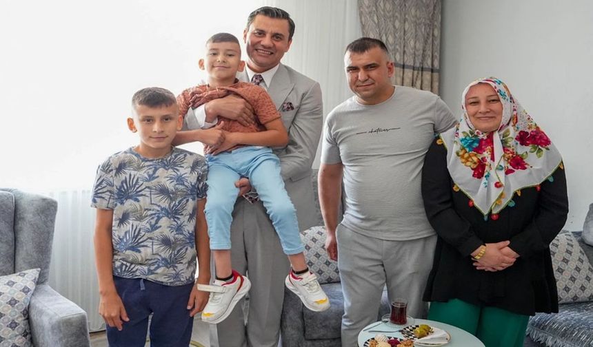Manisa'da küçük Ali'ye Başkan'dan bayram sürprizi