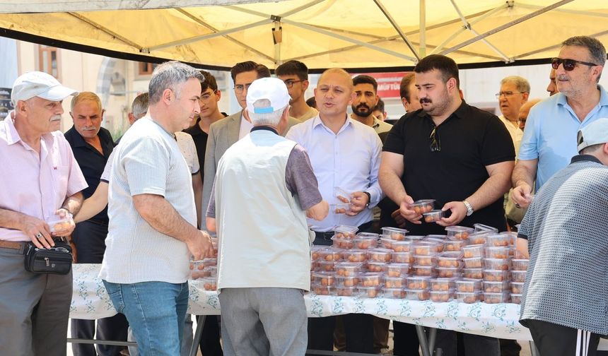 Merhum Başkan Zeyrek’in anısına lokma dağıtıldı