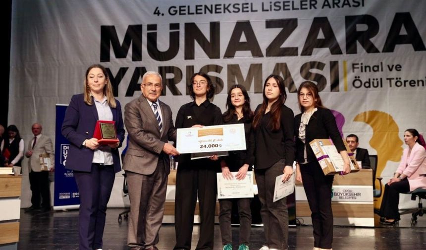 Münazara yarışmasının şampiyonu Ordu Fen Lisesi