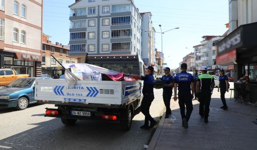 Ordu Büyükşehir zabıta kaldırım işgaline göz açtırmıyor