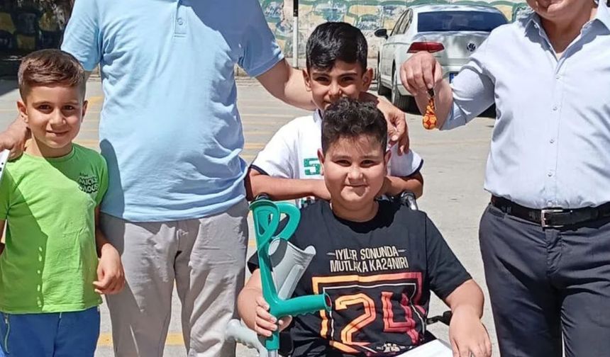 Ortaokul öğrencisi Serik'in hastalığı başarısına engel olamadı