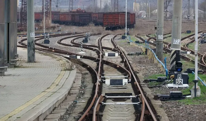 Rusya’da yolcu treni üzerine köprü çöktü: 7 ölü