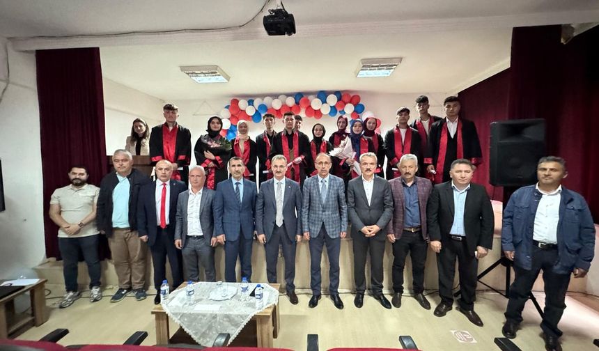 Şalpazarı Anadolu İHL'de 13 öğrenci kep fırlattı