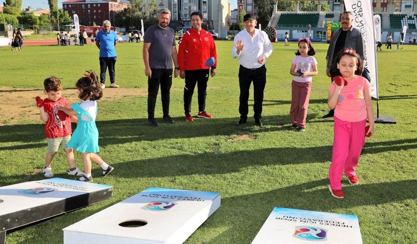 Vali Ziya Polat, Spor Festivali'nde Çocukların Coşkusuna Ortak Oldu
