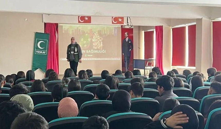 Yeşilay Kars Şubesi’nden Selim Anadolu Lisesi öğrencilerine farkındalık etkinliği