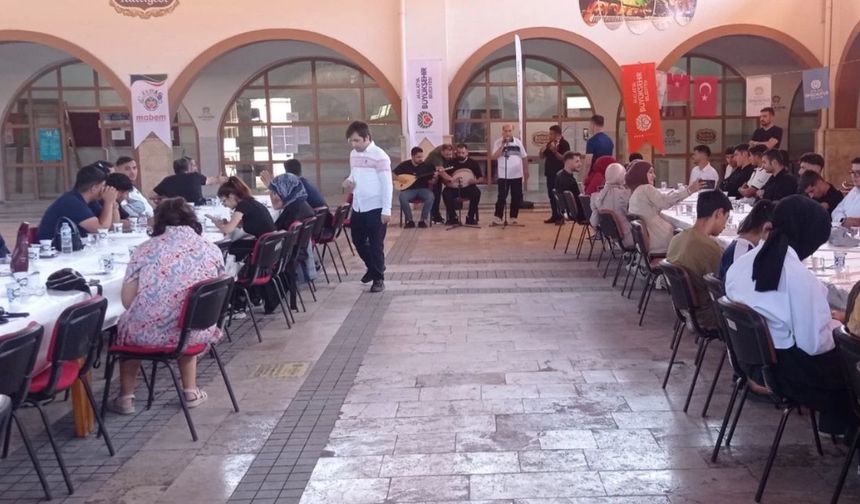 YKS öncesi öğrencilere moral desteği