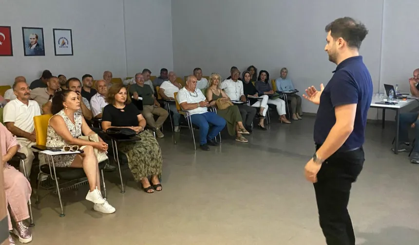 Antalya Muratpaşa'da muhtarlara tebligat yazma eğitimi