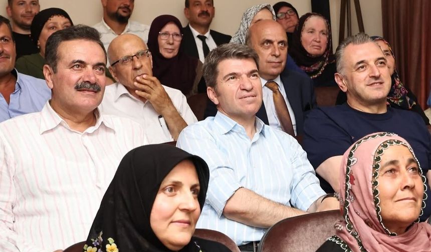 Amasya Valisi Önder Bakan'ın köy sakinleri ile sinema keyfi