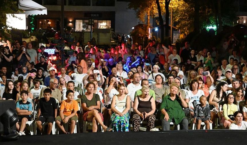 Gürcü Dans Topluluğu’ndan Kemer’de kültür şöleni