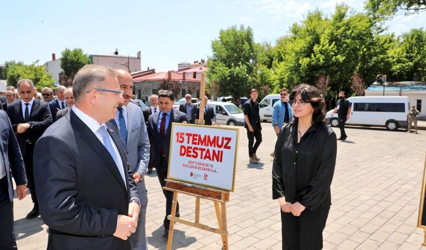 Kars Valisi Ziya Polat, 15 Temmuz anısına resim sergisinin açılışını gerçekleştirdi