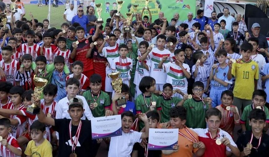 Mersin'de ‘U-11 / U-12 Futbol Şenlik Ligi’ sona erdi