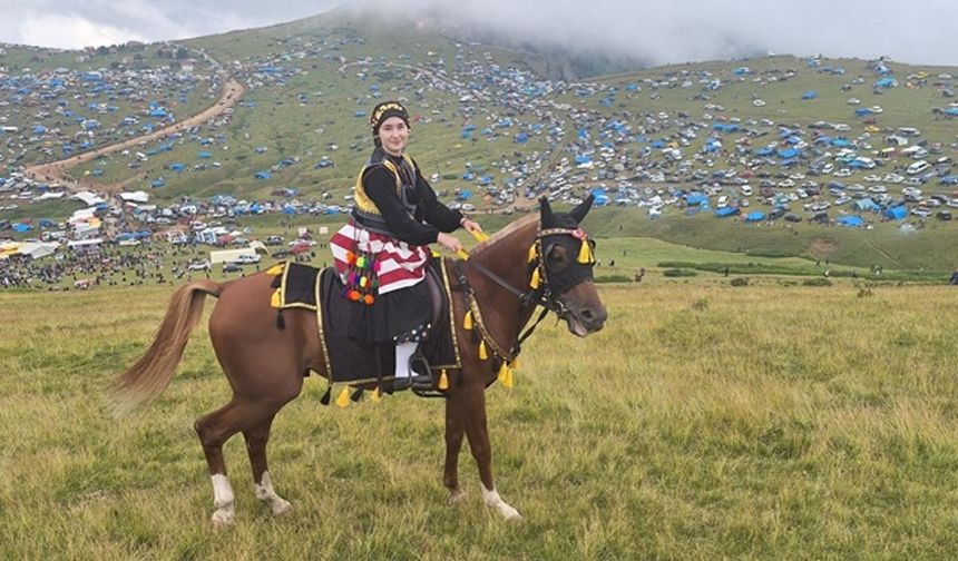 Ağasarın atlı kızı Berna