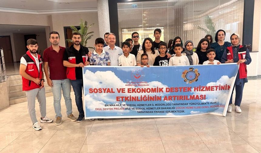 Batman'da Okul Destek Projesinden faydalanan öğrenciler yemekte buluştu