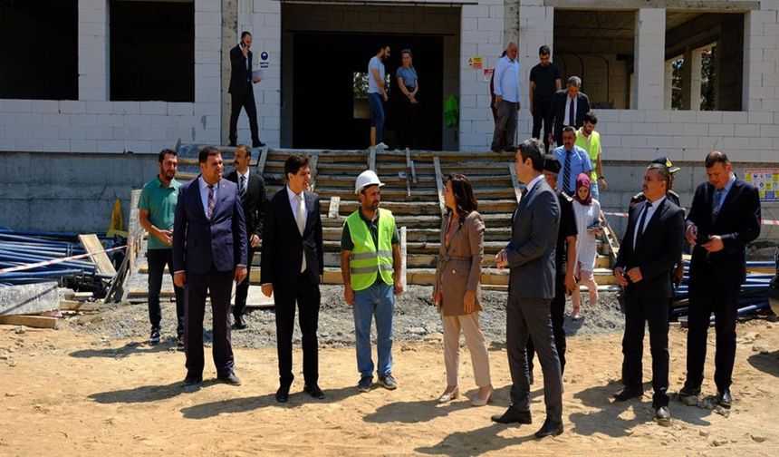 Bucak’ta eğitim ve sağlık yatırımları denetlendi