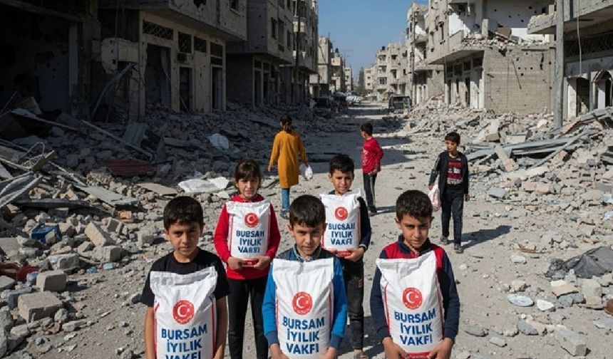 Bursam İyilik Vakfı Gazze'deki çocuklara umut oldu: Tırlar dolusu yardım Gazze'de