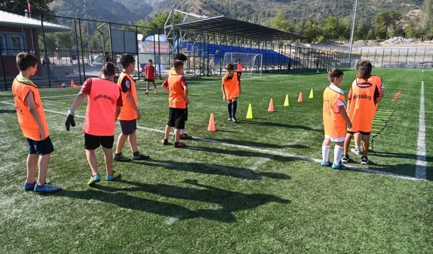 Isparta Belediyesi’nin yaz spor kurslarında dolu dolu bir yaz tatili geçirdiler
