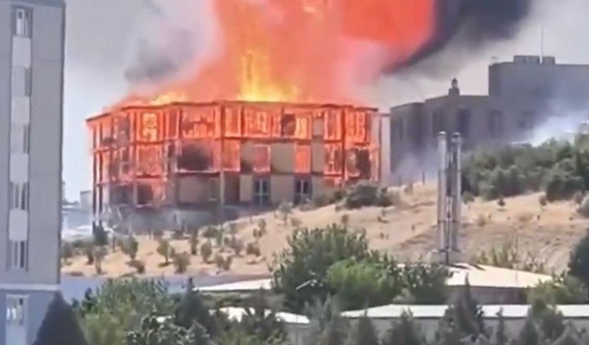 Kahramanmaraş Tekerek’te orman müdürlüğü binasında yangın