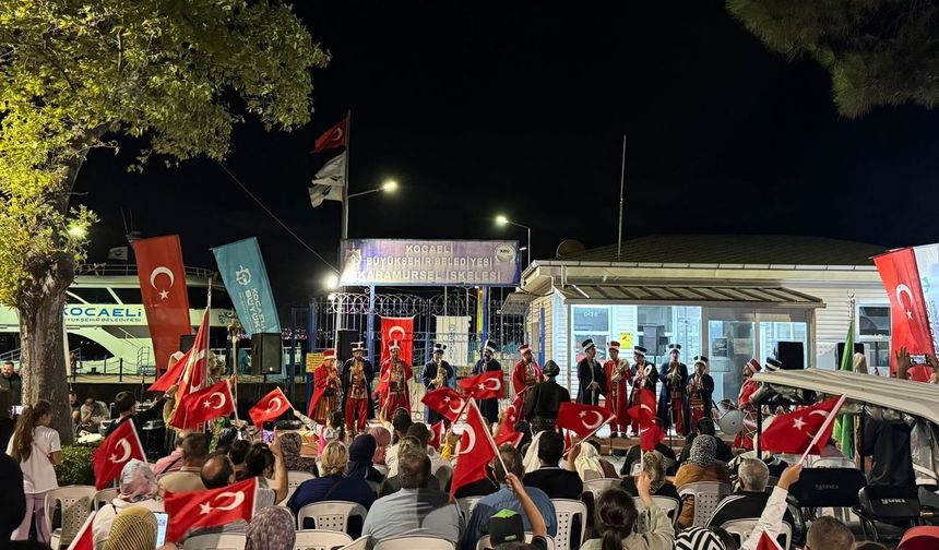 Kocaeli Büyükşehir’in Mehter ve Bando Takımı, Karamürsellileri coşturdu; 30 Ağustos’a özel konser