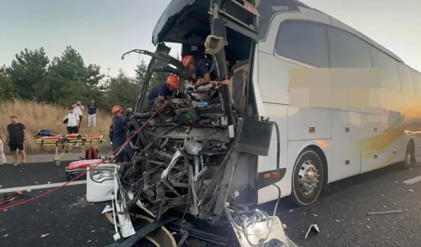 Malatya'dan gelen yolcu otobüsü kaza yaptı: 1 ölü, 10 yaralı