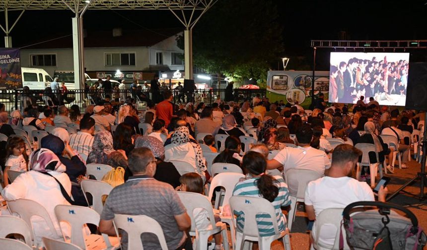 Mehmet Tönge’de açık hava sinema keyfi