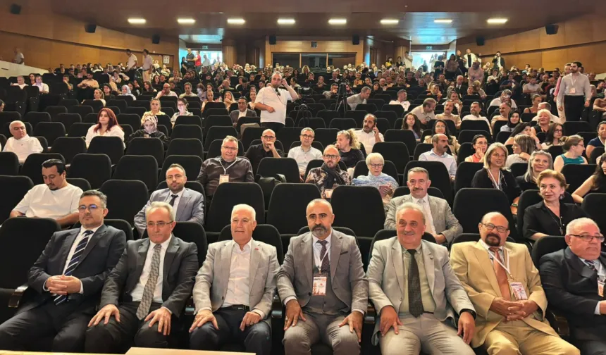 ISNITE 2025 Bursa'da başladı... Öğretmen eğitimine yeni yaklaşımlar ele alnıyor