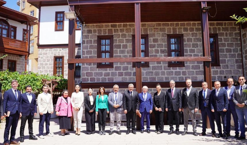 AK Parti Genel Başkan Yardımcısı Yayman: Günümüzde en tehlikeli silah dijital medya