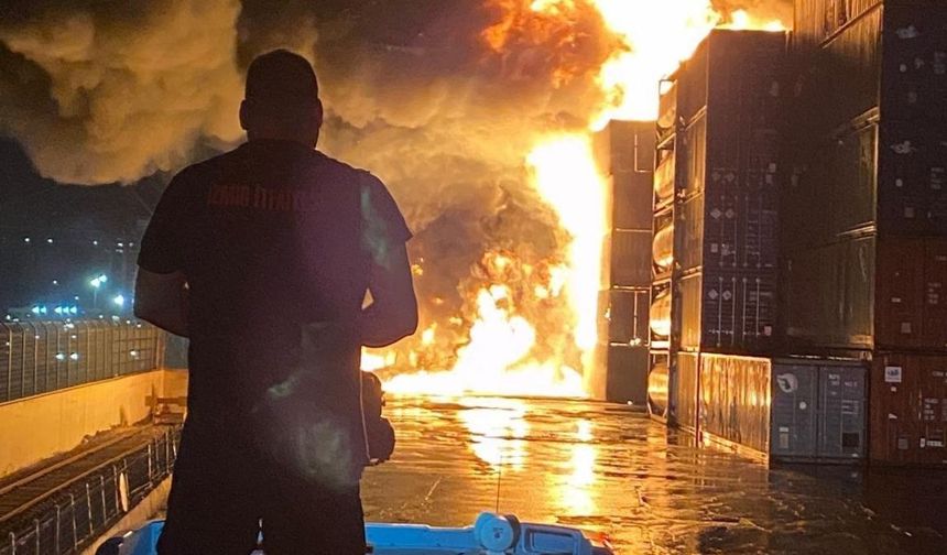 Aliağa Nemport Limanı’nda konteyner yangını