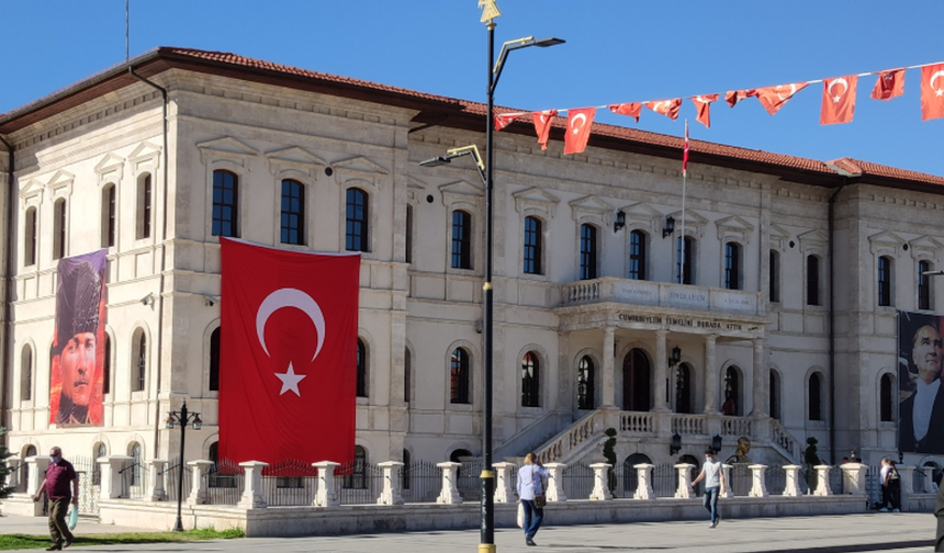 Başkan Hakan Bakar: Cumhuriyet meşalesi yolumuzu aydınlatmaktadır