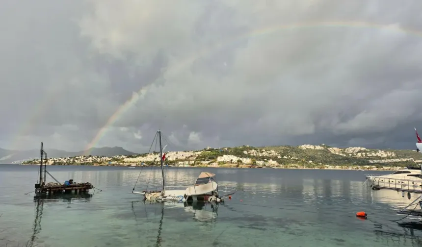 Fethiye’de arıza yapan teknedeki 2 kişi ekiplerce kurtarıldı