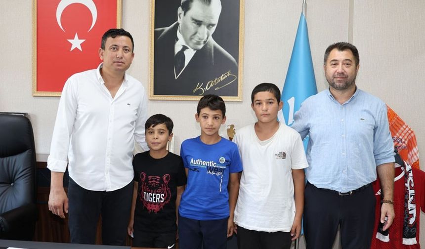 Spor sever gençler Aksu belediyesi’ne ziyaret etti