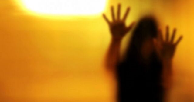 TEKİRDAĞ'ın Ergene ilçesinde, Coşkun Ş. ayrıldığı eşinin kız kardeşi C.K.'ye (17) cinsel tacizde bulunduğu iddiasıyla tutuklanarak cezaevine konuldu. Kızına tacizi izlediği ve eski damadının tacizlerine direnen kızını demir sopayla dövüp tacizlere sessiz kalmaya zorladığı öne sürülen anne H.K. adli kontrol şartıyla serbest bırakılırken, mağdur C.K. ise devlet korumasına alındı.