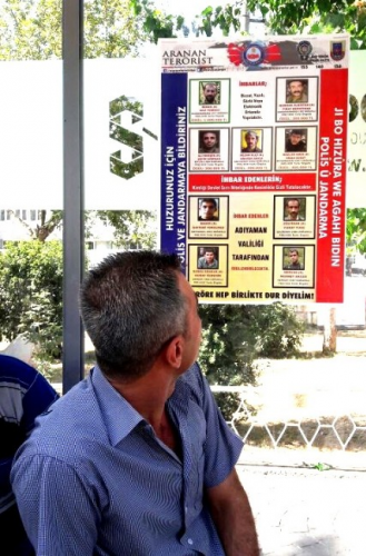 Polis ve jandarma ekipleri tarafından yaklaşık 2 ay önce hazırlanarak yayınlanan 5 kişilik terörist listesi yenilenerek, 4 kişi daha ilave edildi. PKK/KCK terör örgütü mensuplarından Adıyaman kırsalında oldukları tespit edilen 9 kişilik terörist grubun fotoğrafları afişe edildi. Otobüs durakları ve kent merkezindeki işlek caddelere asılan afişlerde, teröristlerin fotoğrafları ve isimleri yer alıyor.