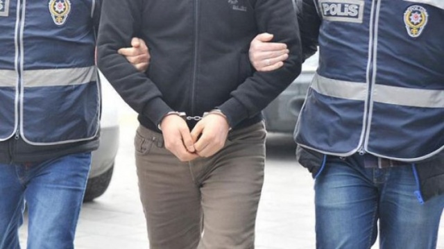 Daha sonra ailenin komşusu ve baba Muhammed D.&#039;nin iş yeri arkadaşı tanık olarak dinlendi. Duruşma savcısı, gelmeyen tanıkların zorla getirilmesini ve sanıkların tutukluluk hallerinin devam etmesini talep etti. Mahkeme heyeti, gelmeyen tanıların zorla getirilmesine ve sanıkların tutukluluk hallerinin devam etmesine karar verip eksikliklerin giderilmesi için duruşmayı ileri bir tarihe erteledi.