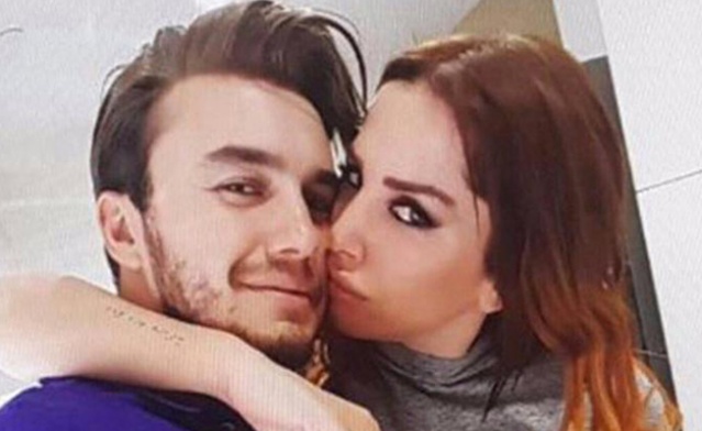 NELER OLMUŞTU?
Mustafa Ceceli, Mayıs 2017&#039;de 9 yıllık eşi, oğlu Arın&#039;ın (7) annesi Sinem Gedik&#039;ten boşanmış, 45 gün sonra Selin İmer ile evlenmişti.