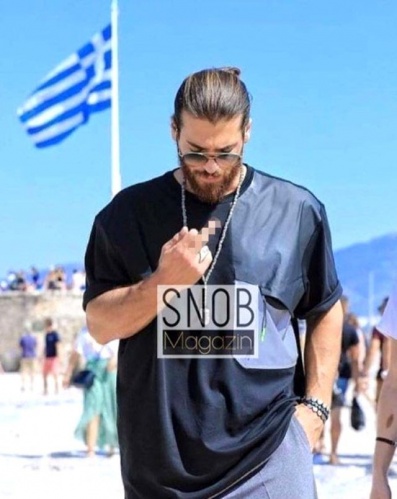 Başrolünü Demet Özdemir ile paylaştığı Erkenci Kuş dizisiyle yıldızı parlayan oyuncu Can Yaman, “2019’un en beğenilen erkek başrol oyuncusu” seçildiği için Yunanistan‘a gitmiş ve büyük ilgiyle karşılanmıştı. Hayranlarının sevgisiyle karşılaşan Yaman, ortaya çıkan bir fotoğrafıyla görenlerin ağzını açık bıraktı.