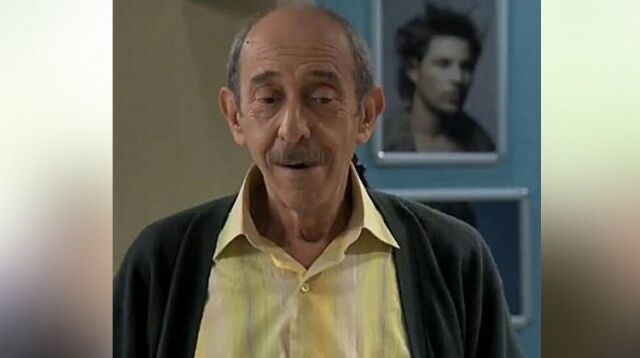 1946 doğumlu sanatçı, İstanbul Üniversitesi İktisat Fakültesi İşletme Bölümü'nden mezun oldu.