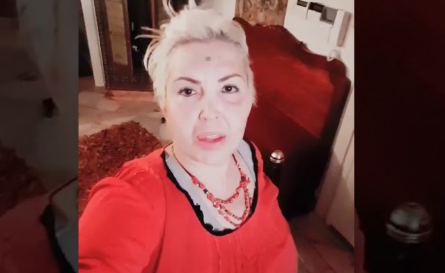 50-60&#039;A YAKIN KADINLA BİRLİKTE OLDUĞU GÖRÜNTÜLER VAR

Filiz Aker&#039;in ağabeyi Sümer Bayer, &quot;Vatan&#039;ın 57 ünlü isimle cinsel ilişki görüntüleri var. Görüntüleri de Vatan&#039;ın kendisi çekmiş.&quot; dedi.